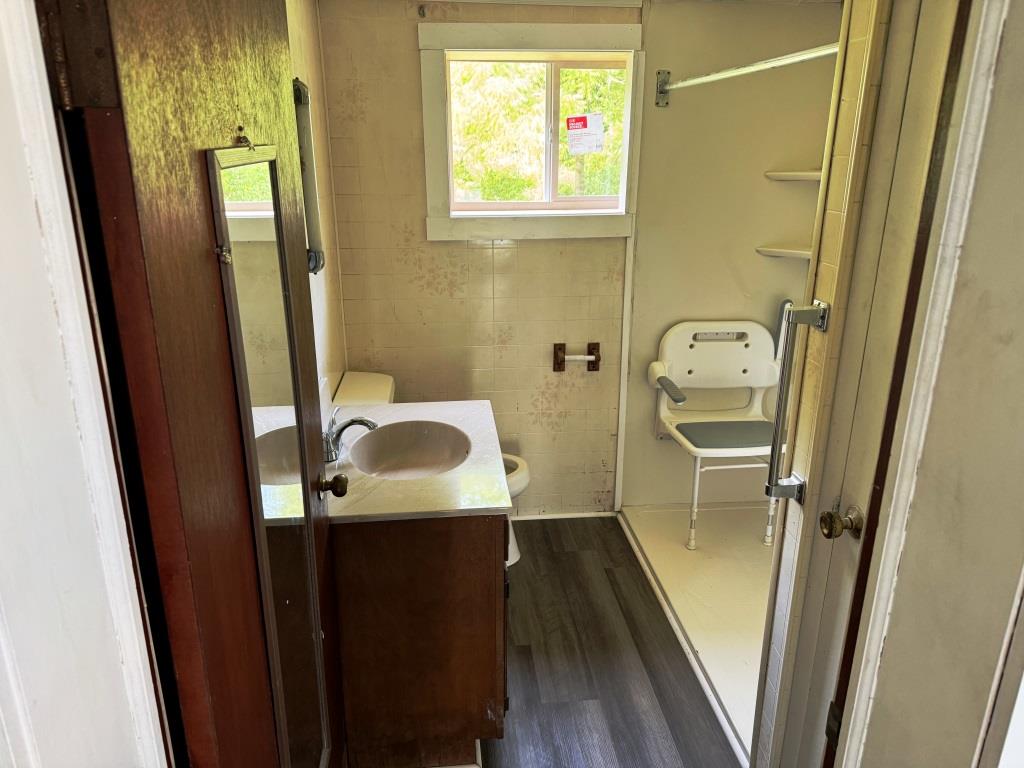 Property image 3 / 8