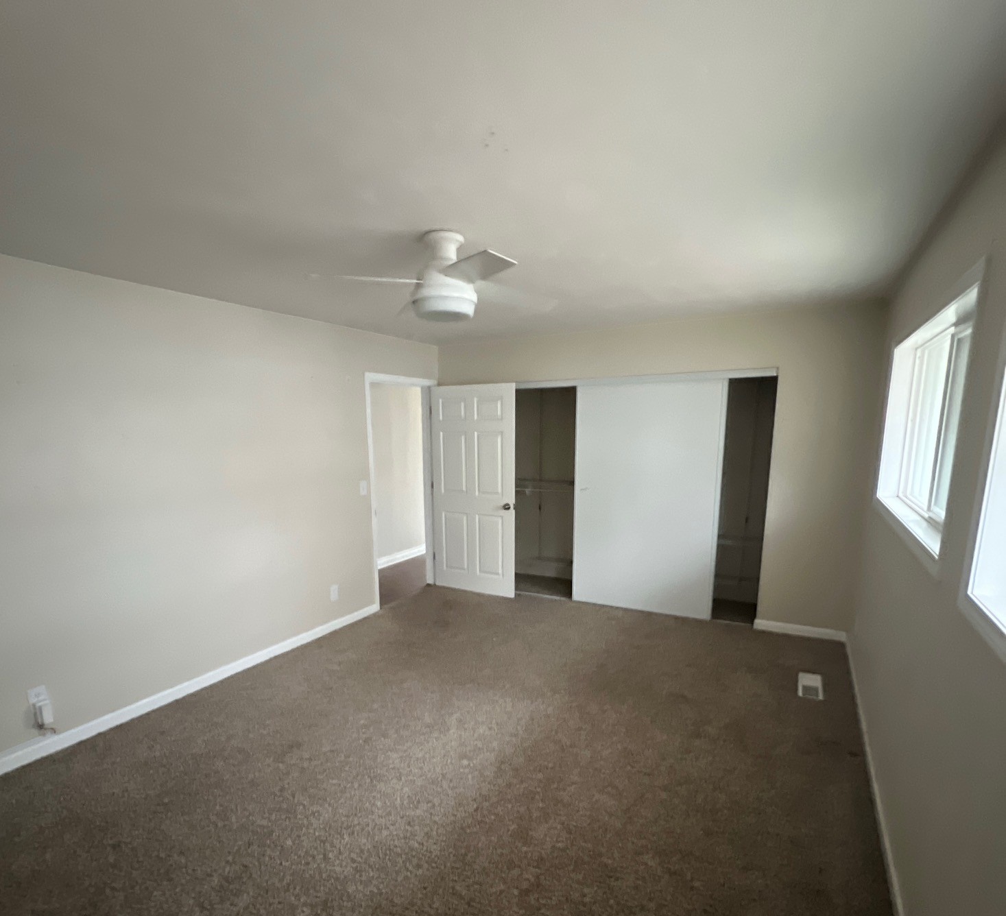 View property gallery image 4