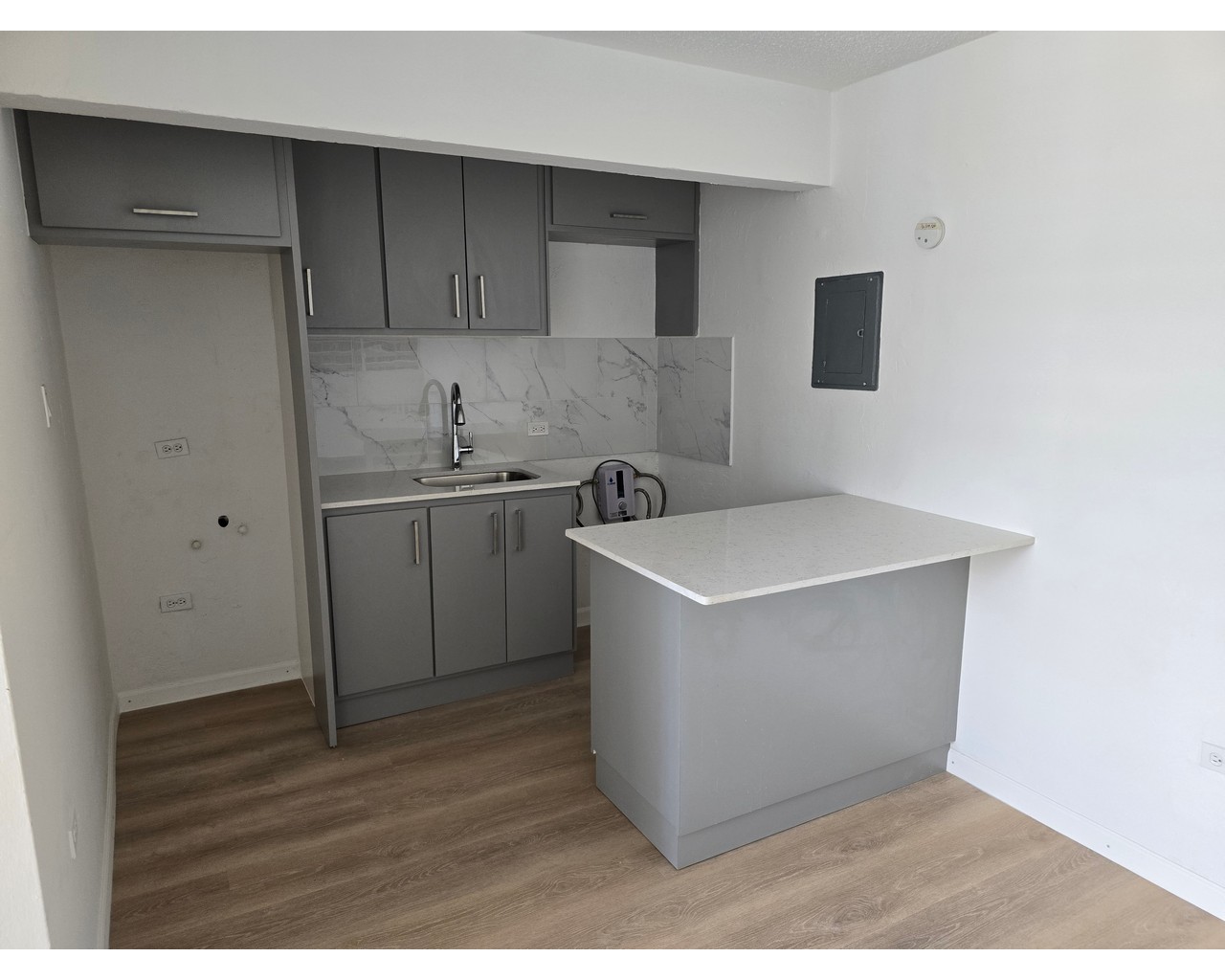 Property image 3 / 9