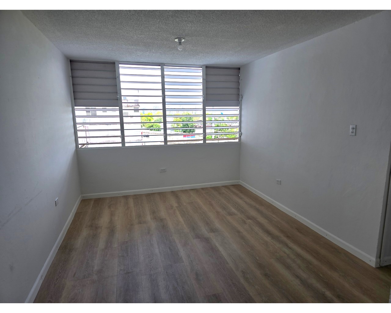 Property image 5 / 9