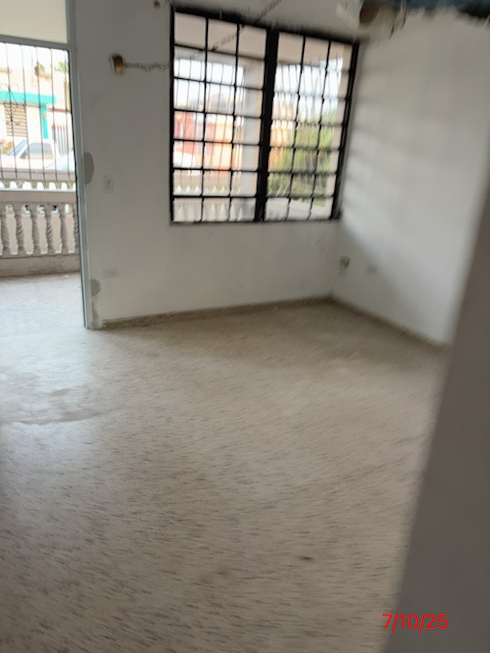 Property image 3 / 12