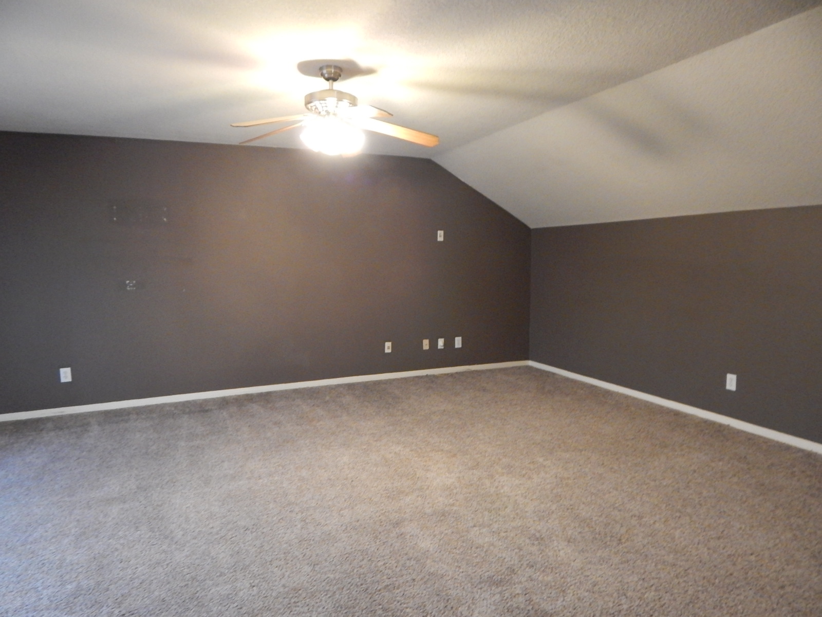 Property image 8 / 9