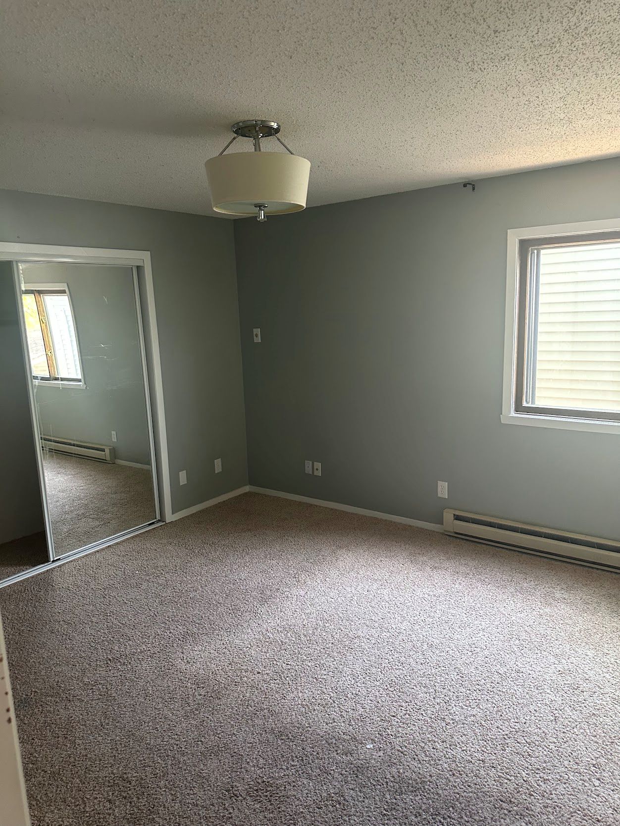 Property image 2 / 11