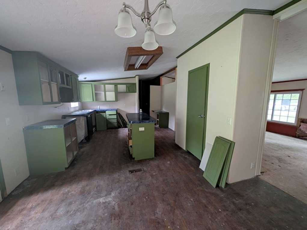 Property image 8 / 12