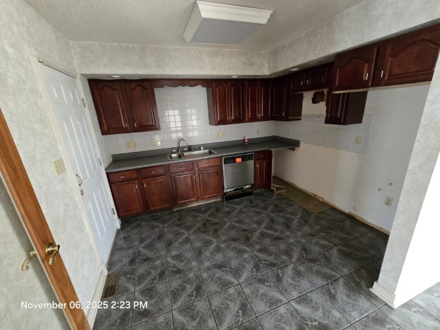 Property image 6 / 12