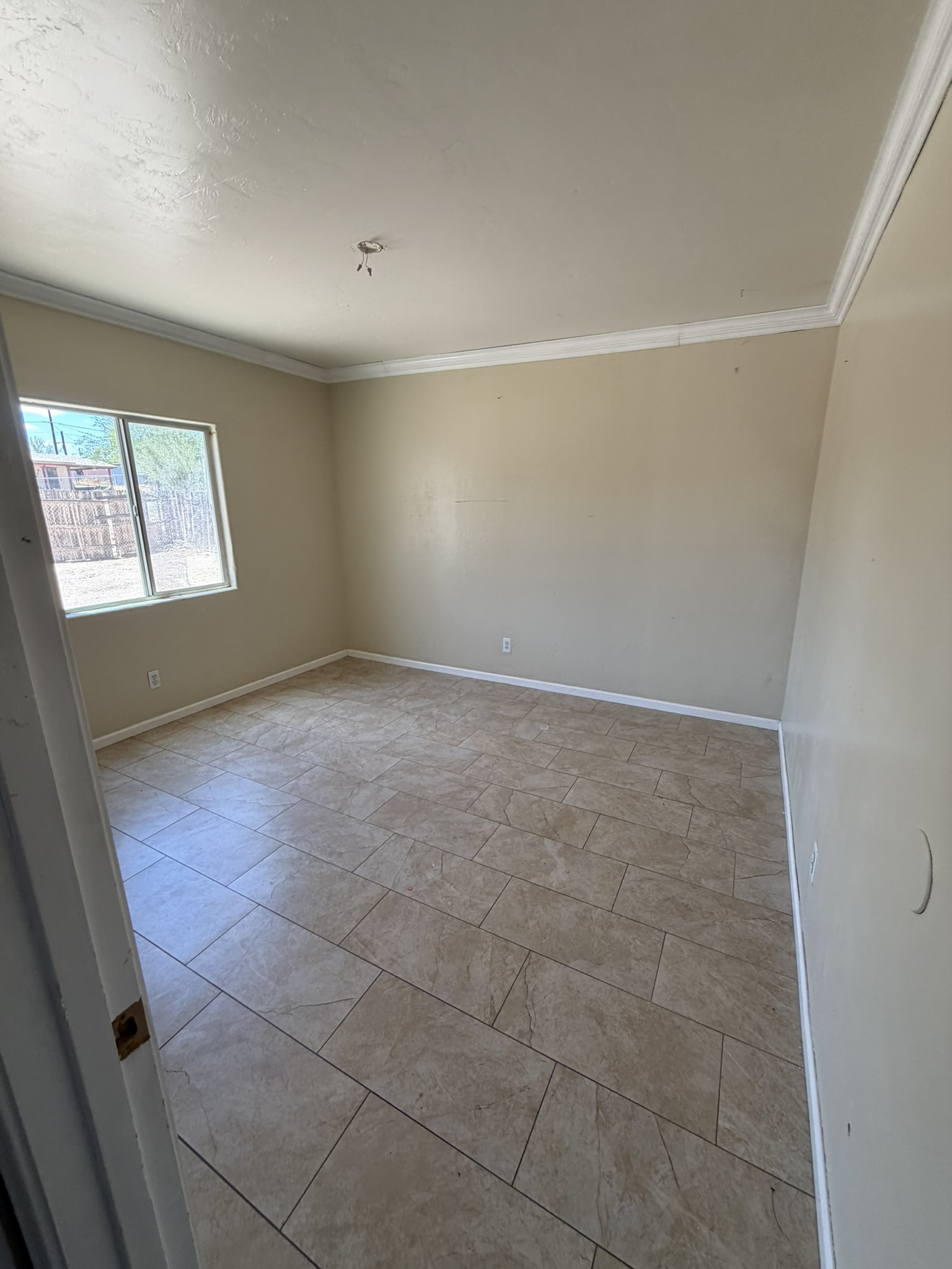 Property image 10 / 14