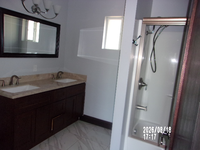 Property image 11 / 13