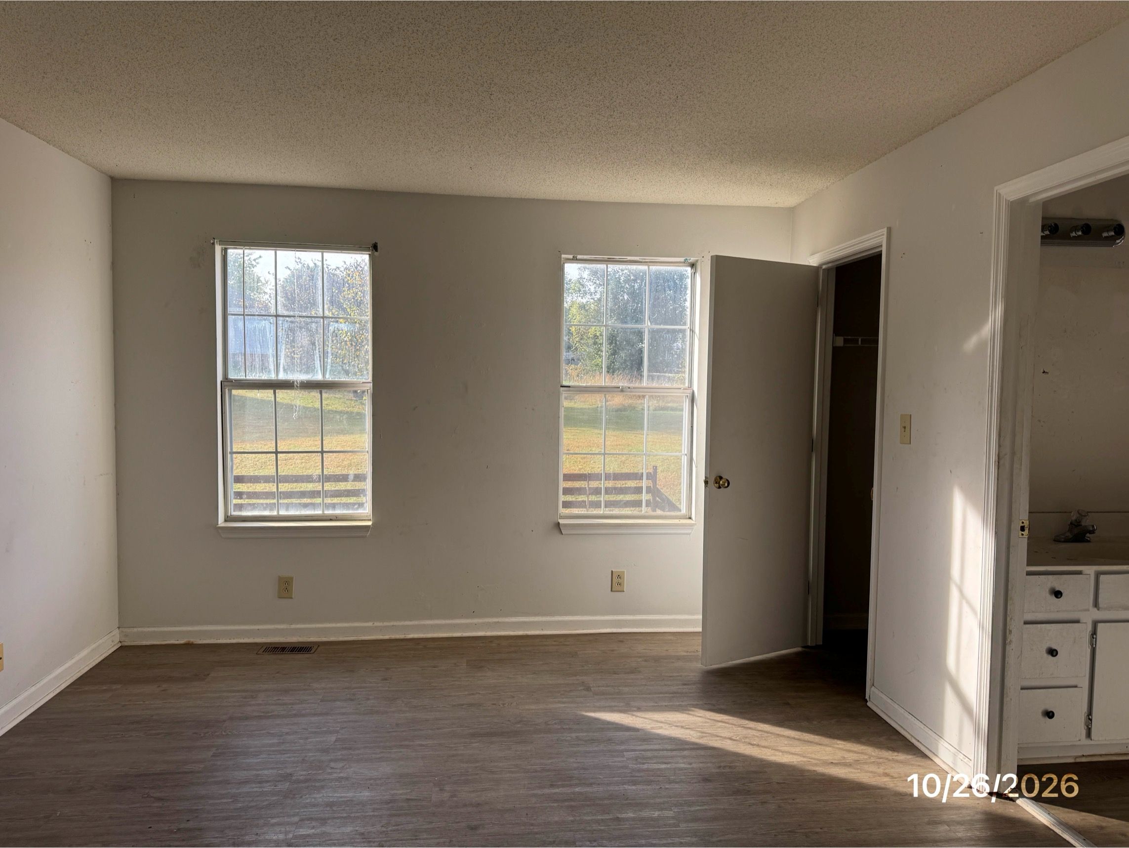 View property gallery image 2